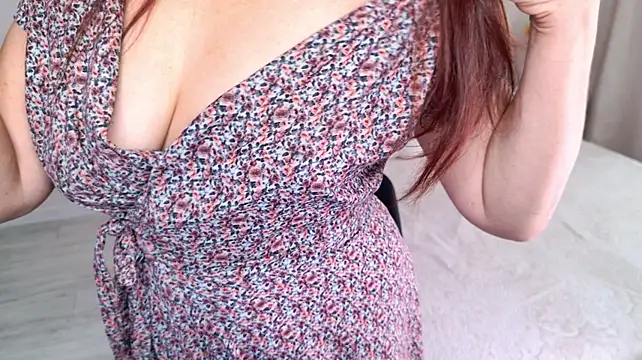 Alexis_Lovely - show hairy pussy