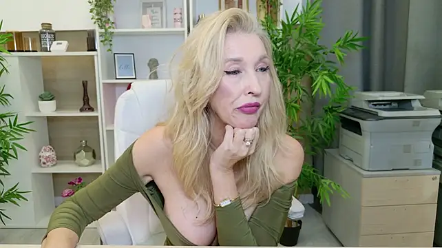 LadyLeea - Play with dildo between my boobs