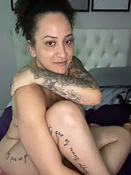 Romena_ - A cada tk, sentar no dildo 🔥