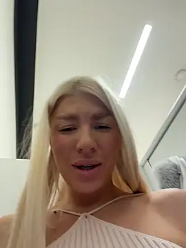 NewLale - Doggy no panties