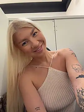 NewLale - Doggy no panties