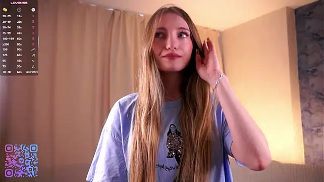 VivaGessel - Lift up my top, show my bra and squeeze