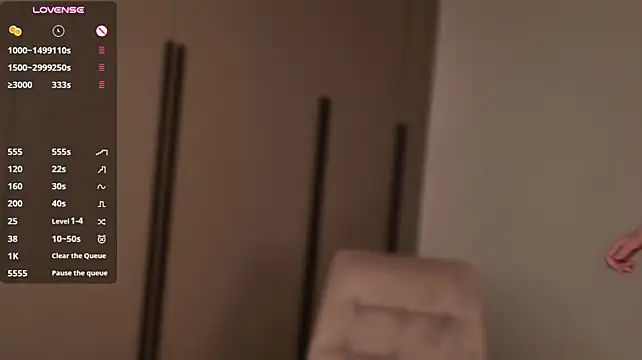 Bella_xx__ - ass tease close-up