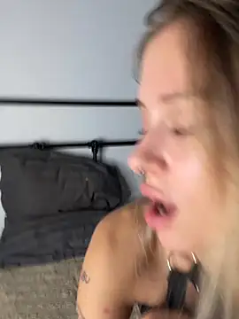 Enjoy_my_beauty - add saliva to my clit