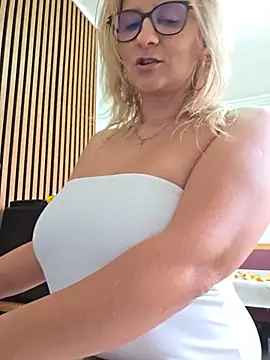 KaylinJan - 😈i need a coffie and a strong orgasm 😈