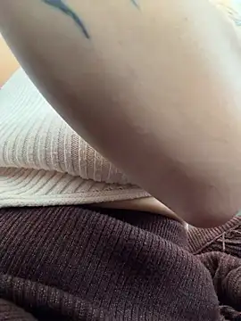 NewLale - Doggy no panties