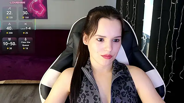Harleen_Moore - put on heels