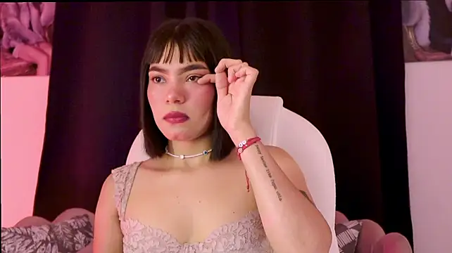 Dakotacollis - show breast