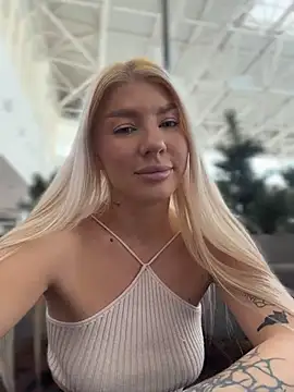 NewLale - Doggy no panties
