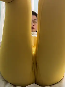 Weiwei103 - 后入姿势脱裤子漏逼逼