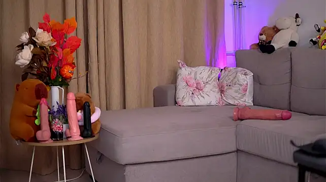 HotMollyX - Bounce and play with my boobs 🍒