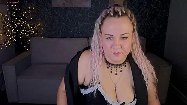 Kira_Star10 - show my sweet booty