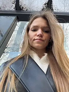 StreetSquirt - massage boobs in public