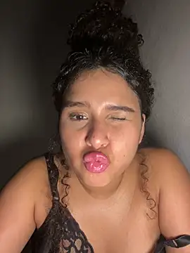 Antonella_Whitmore - I put a cucumber in my pussy