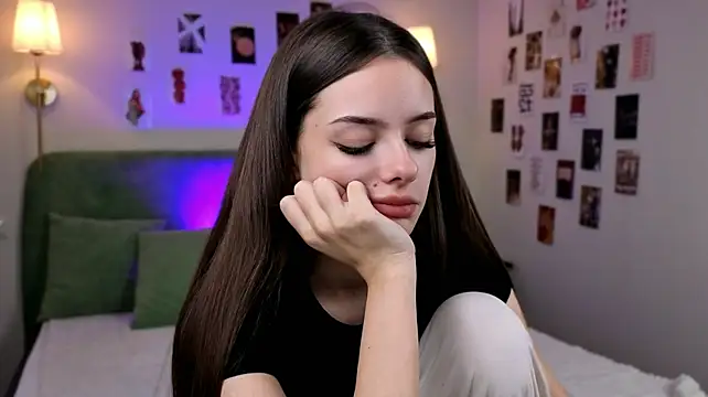 Kiara_beauty - put on mini shorts