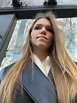 StreetSquirt - massage boobs in public