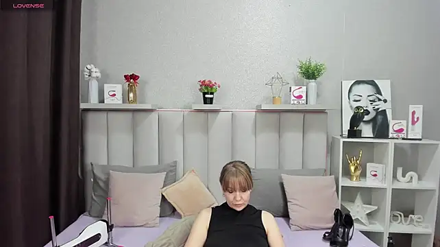 KattyPeachX - Fuck me Lash, Domi, Nora! Show pussy