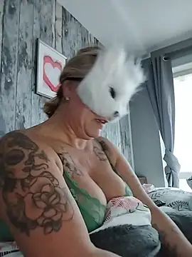 Emma12117 - 10 Slaps on Ass