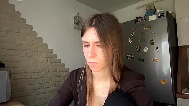 ZaraGuyette - touch shoulder