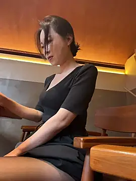 Eva10069 - 公众咖啡厅真空下半身行走人群