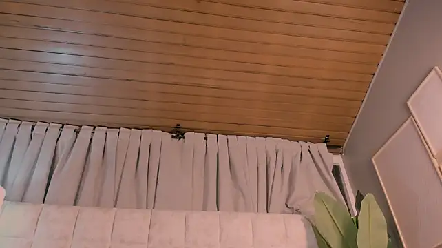 Lea_velle - Spit on my boobs