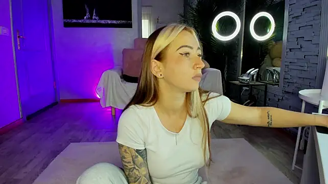 Reina_Cummings - Take panties off 👙