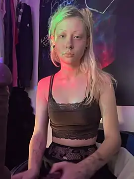 MollyMonroe666 - lick/suck a little
