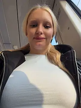 Elfi_InPublic - Shake tits+drool Ahegao in bus