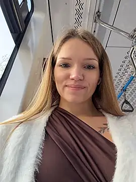 StreetSquirt - show naked boobs in public