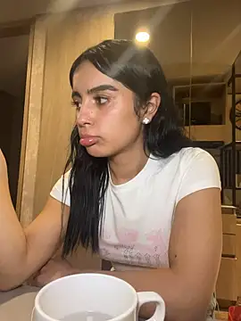 Emily-14 - Remove my pants