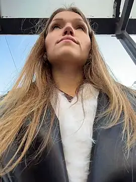 StreetSquirt - show naked boobs in public
