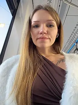 StreetSquirt - show naked boobs in public