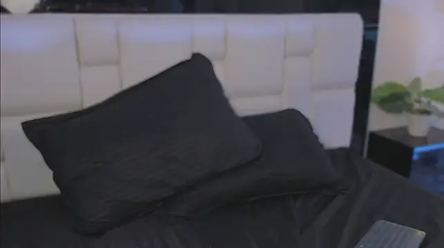Amara_Sutton - OIL ASS HONEY + CONTROL 3 MIN