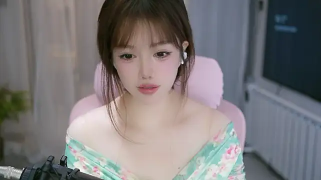 Cecily2 - 假如我说和我聊天送鸡蛋呢 你还会这样无动于衷吗
