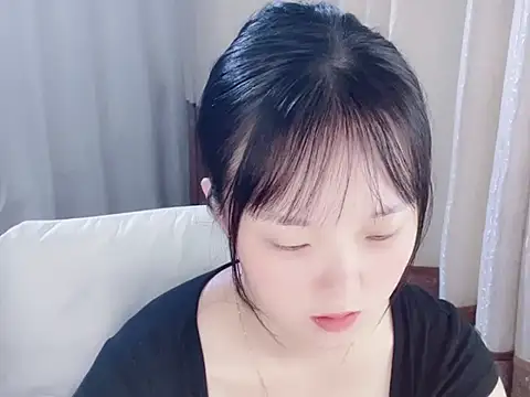 Yiyi88888 - 新人直播 多多支持