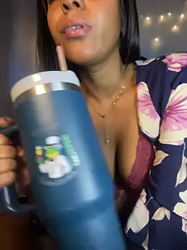 SADIRA_7 - Masturbando peladinha+dildo ppk 🐸🔥
