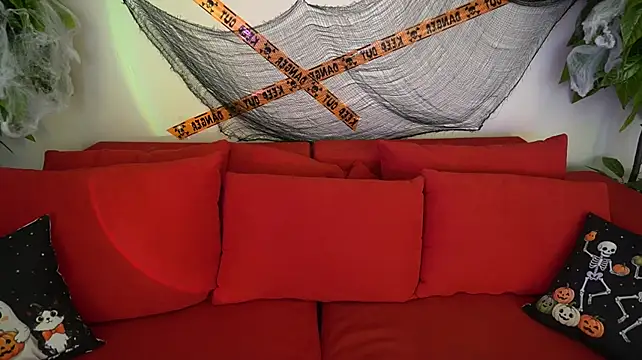 IceDanielles - Striptease