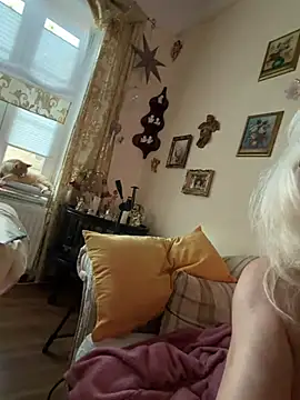 HotGrandma70 - 💦 Füße einölen