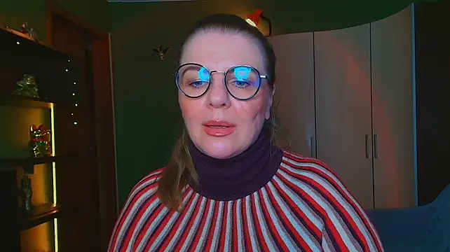 VeronikawGold - Collecting a good camera.