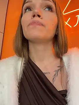 StreetSquirt - play with pussy over panties in public