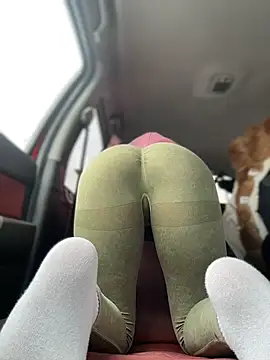 JulliaVegas - Squirt