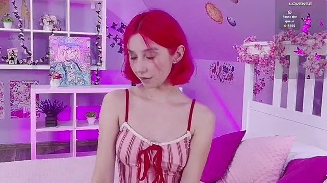 PinkiePae - SPANKING ASS WITH A BELT