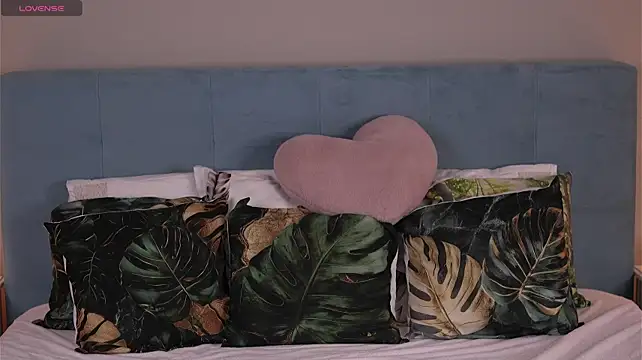 EnjoyableEmma - Set my clit on fire - pussy play