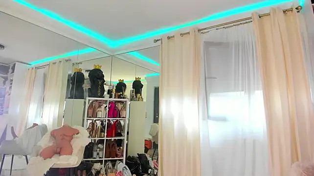 AstridVexxx - love your touches..hmmmm