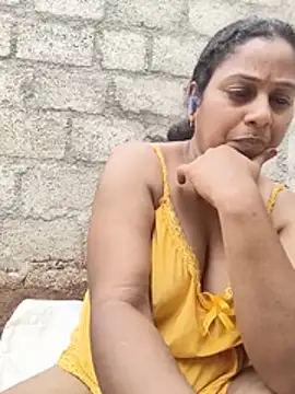 JENNIFERtamil - Public nude stream 15 mins