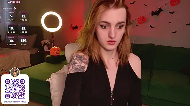 MiaKomoi - play with my lil tits
