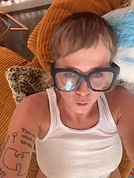 Goodgirlbabydoll - Close up pussy flash!