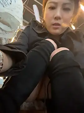 Lola666999 - 户外茶楼玩刺激，完成任务手指抽插出水