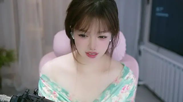 Cecily2 - 假如我说和我聊天送鸡蛋呢 你还会这样无动于衷吗