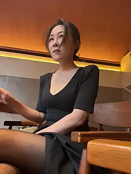 Eva10069 - 公众咖啡厅真空下半身行走人群